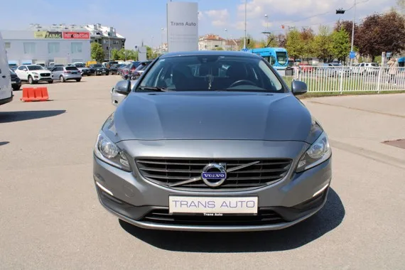 Volvo V60 D2 AUTOMATIK reg.2/2024 Image 2