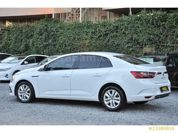 Renault Megane 1.3 TCe Joy Image 2